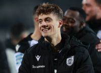 Όλοι αποθεώνουν τον Κωνσταντέλια: «Konstantelias doesn’t play football. Football is a play for Konstantelias»