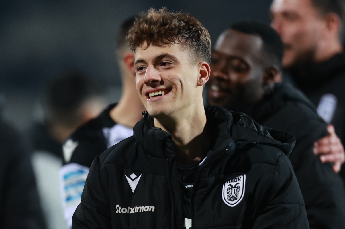 Όλοι αποθεώνουν τον Κωνσταντέλια: «Konstantelias doesn’t play football. Football is a play for Konstantelias»
