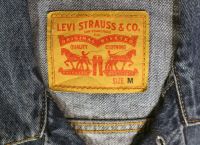 Levi’s: Το θρυλικό τζιν 501 που ραβόταν στην Καλαμάτα – Η άνοδος και η πτώση