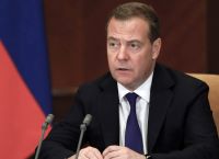 Μεντβέντεφ: Ο στρατός της Ρωσίας μπορεί να χρειαστεί να φθάσει μέχρι το Κίεβο και τη Λβιβ