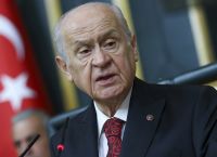 Μπαχτσελί: Γιατί βλέπει συνωμοσία πίσω από τα γιουχαΐσματα στον Ερντογάν