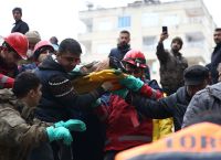 Σεισμός Τουρκία: Βίντεο σοκ με ανθρώπους στα συντρίμμια να ζητούν βοήθεια [vid]