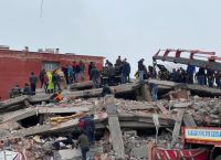 Ελληνική χείρα βοηθείας στη σεισμόπληκτη Τουρκία Ελληνική χείρα βοηθείας στη σεισμόπληκτη Τουρκία