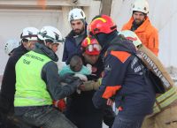 Σχεδόν 5.000 οι νεκροί σε Τουρκία και Συρία Σχεδόν 5.000 οι νεκροί σε Τουρκία και Συρία