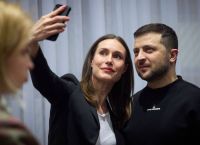 Σάνα Μαρίν: Η σφιχτή αγκαλιά και η selfie με τον Ζελένσκι στο instagram