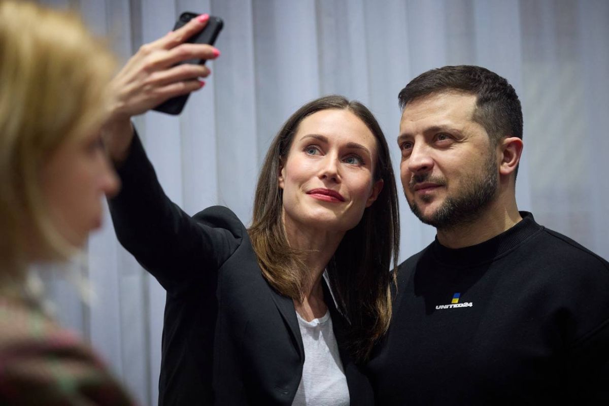 Σάνα Μαρίν: Η σφιχτή αγκαλιά και η selfie με τον Ζελένσκι στο instagram