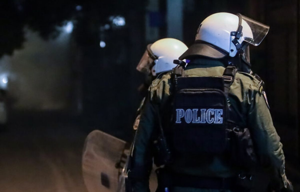 Νύχτα επεισοδίων στα Εξάρχεια – Άγνωστοι έριξαν μολότοφ σε διμοιρία
