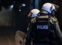 Νύχτα επεισοδίων στα Εξάρχεια – Άγνωστοι έριξαν μολότοφ σε διμοιρία Νύχτα επεισοδίων στα Εξάρχεια – Άγνωστοι έριξαν μολότοφ σε διμοιρία