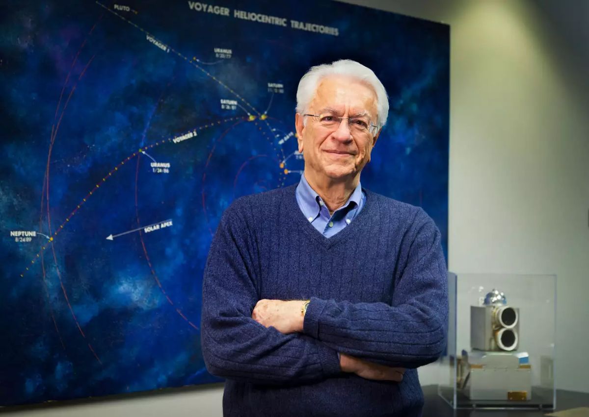 Σταμάτης Κριμιζής: Τα UFO είναι οπτικές απάτες σύμφωνα με τα επιστημονικά δεδομένα [vid]