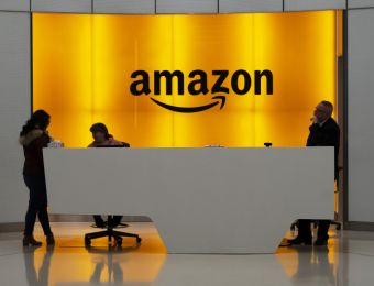 Amazon: Τριήμερη εργασία από το… γραφείο ξεκινά την Πρωτομαγιά