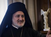 Αρχιεπίσκοπος Ελπιδοφόρος: «Στόχος μας η συγκέντρωση 500.000 δολ. για τους σεισμοπαθείς σε Τουρκία – Συρία»