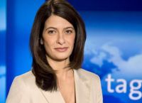 Λίντα Ζερβάκη: Μεταξύ δημοσιογραφίας και στενών σχέσεων με την εξουσία