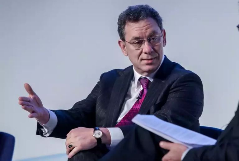 Γιατί οι New York Times μήνυσαν τη Φον ντερ Λάιεν για τα SMS με τον Μπουρλά