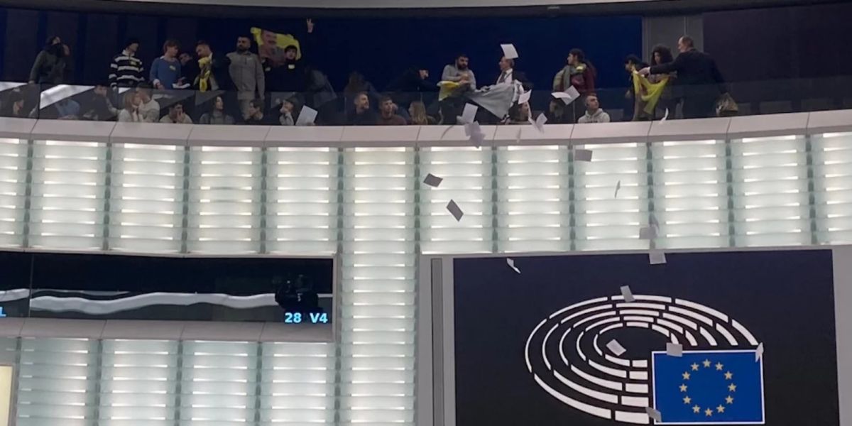 Εισβολή Κούρδων στην ολομέλεια του Ευρωκοινοβουλίου -Φυγαδεύτηκε η Μέτσολα