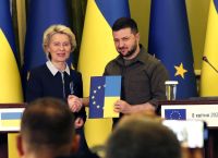 Η Φον ντερ Λάιεν στο Κίεβο για την πορεία ένταξης της Ουκρανίας Η Φον ντερ Λάιεν στο Κίεβο για την πορεία ένταξης της Ουκρανίας