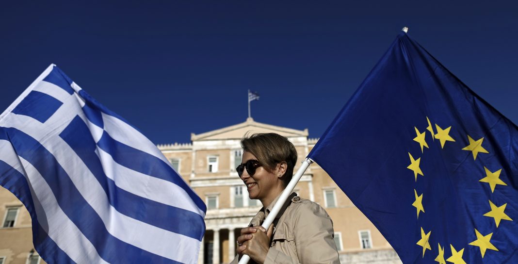 Handelsblatt: Το χρέος στην Ελλάδα μειώνεται