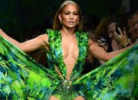 Jennifer Lopez: Δείτε το βίντεο να χουφτώνουν τα οπίσθια της