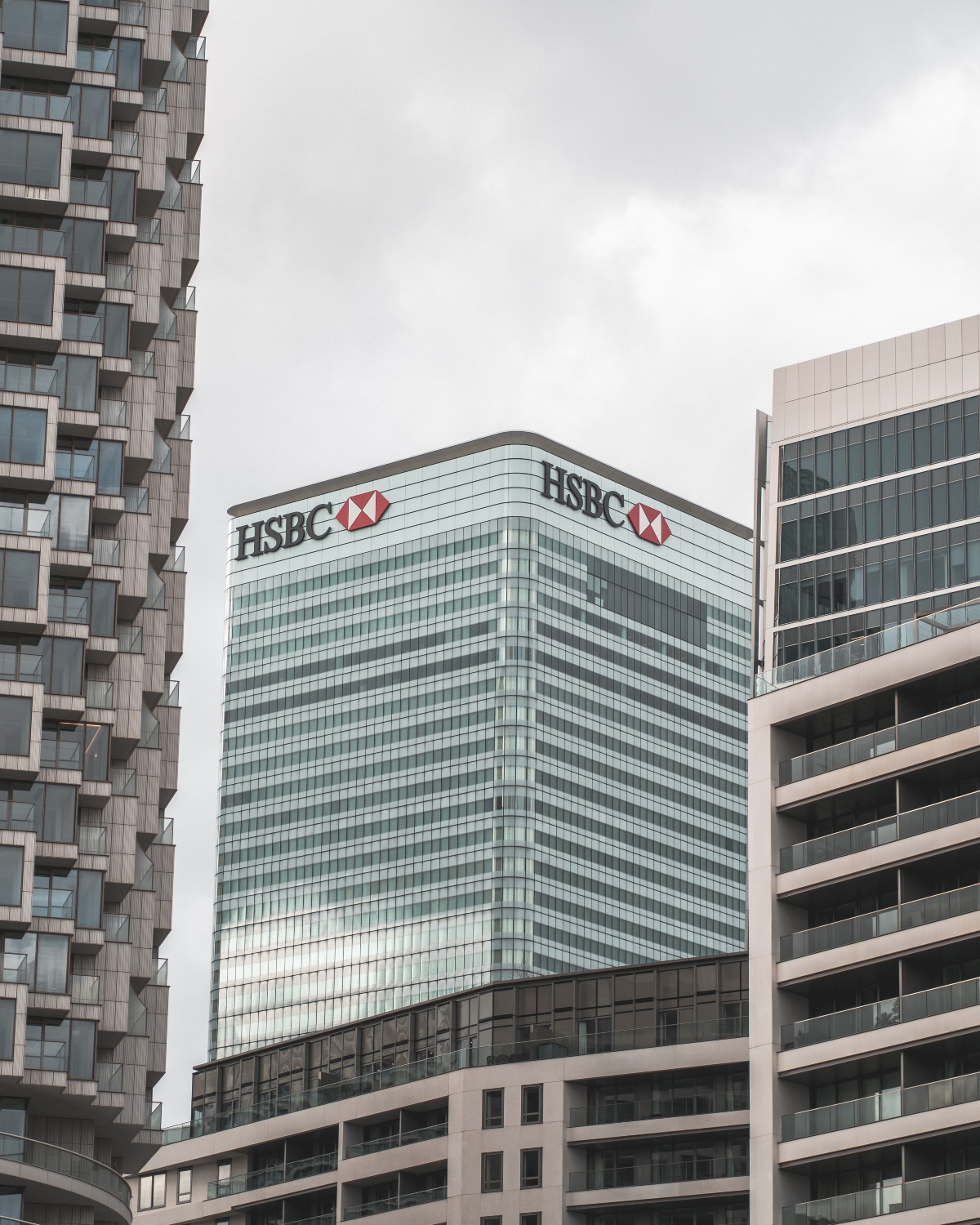 HSBC:Το έντονο ενδιαφέρον από το Λονδίνο για τις ελληνικές τράπεζες – Η αναδιάταξη θέσεων και οι «καταλύτες»