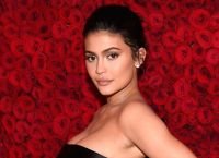 Επέστρεψε η Kylie με τις προκλητικές πόζες στα τέσσερα στο instagram