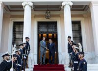 Ο Μητσοτάκης υποδέχθηκε τον Αναστασιάδη στο Μέγαρο Μαξίμου