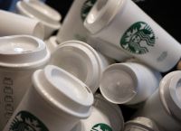 Starbucks: Κατώτερες των εκτιμήσεων οι πωλήσεις στο τρίμηνο, “αχίλλειος πτέρνα” η Κίνα