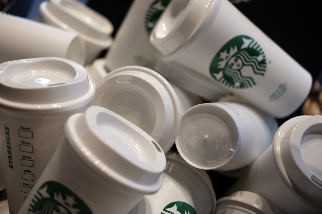 Starbucks: Κατώτερες των εκτιμήσεων οι πωλήσεις στο τρίμηνο, “αχίλλειος πτέρνα” η Κίνα