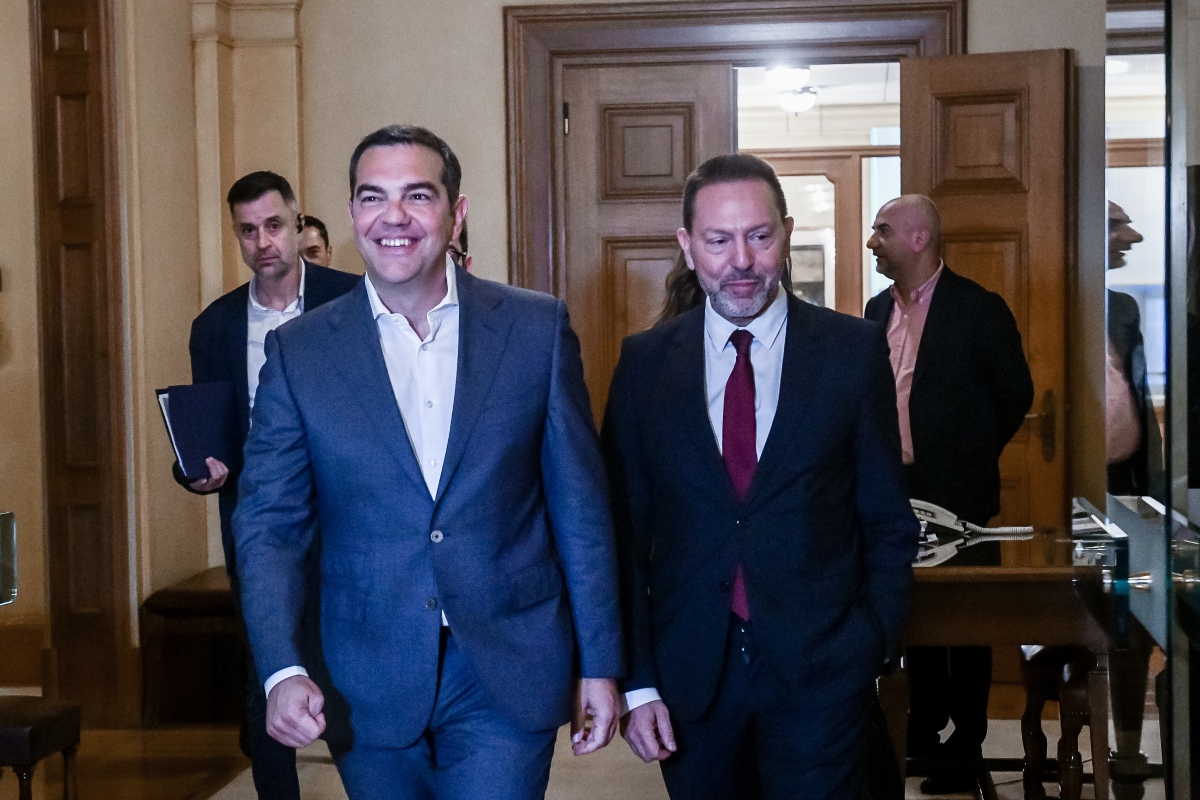 Τσίπρας μετά τη συνάντηση με Στουρνάρα: Υπήρξε γόνιμη ανταλλαγή απόψεων