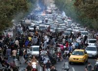 Νυχτερινές διαδηλώσεις συγκλονίζουν πάλι το Ιράν Νυχτερινές διαδηλώσεις συγκλονίζουν πάλι το Ιράν