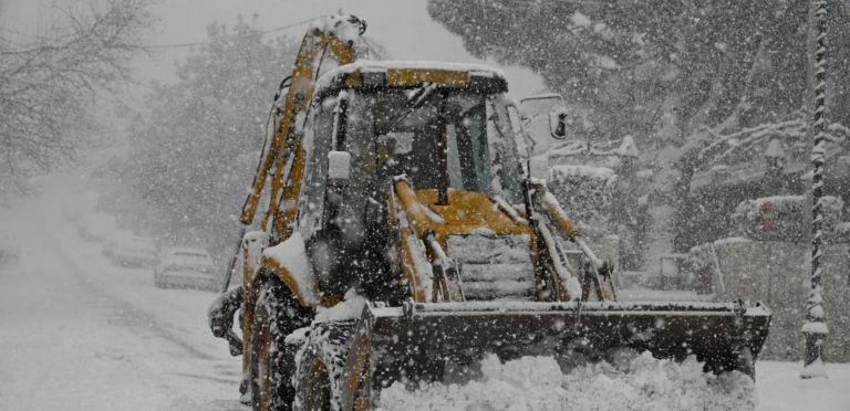 Snowstorm to affect transport, and other public services Monday