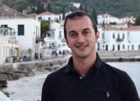 Με κουφέτα και λευκά τριαντάφυλλα το τελευταίο αντίο στον σμηναγό Τσιτλακίδη [vid]