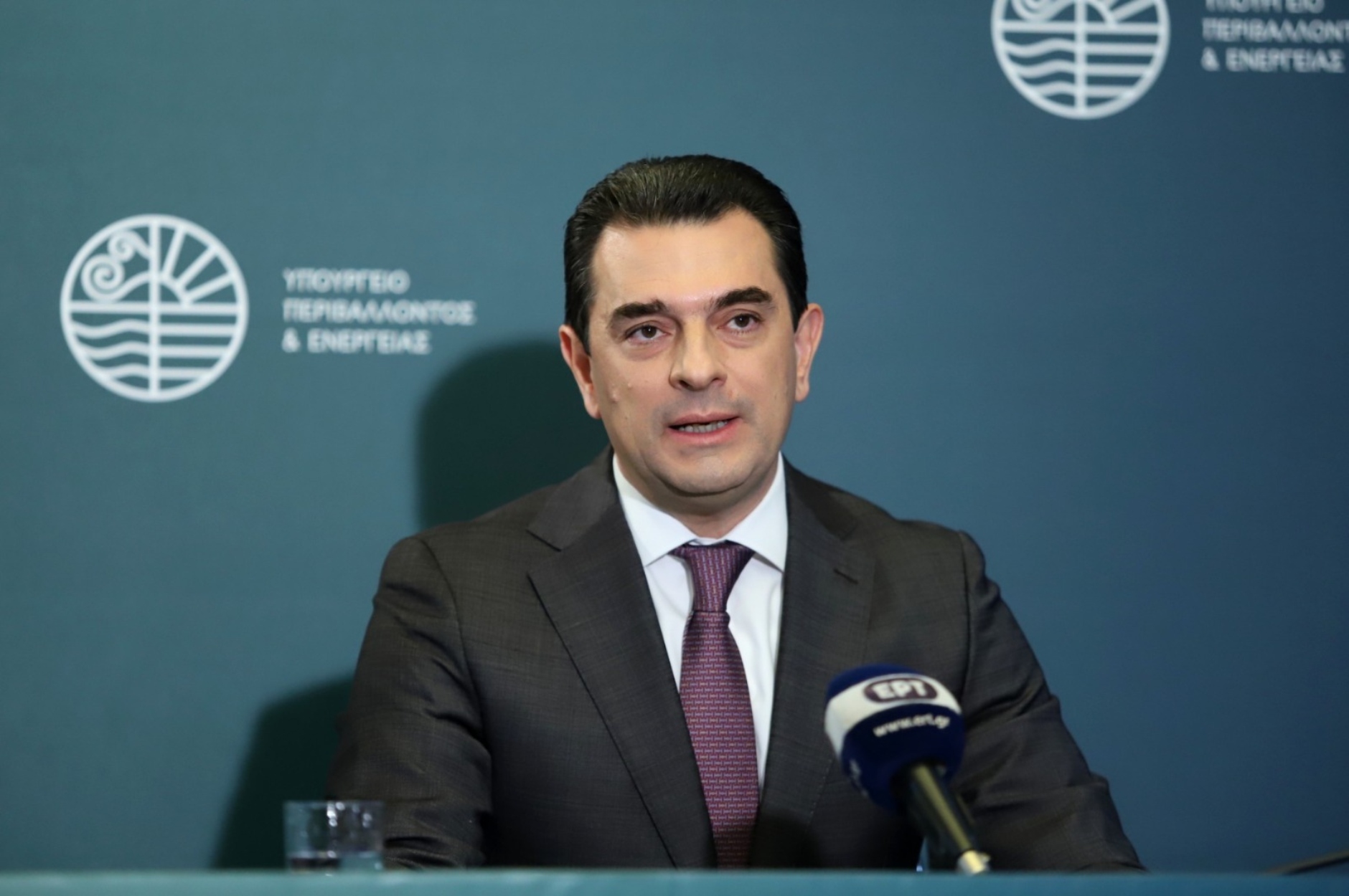 Σκρέκας: Πολλαπλά τα οφέλη από το πρόγραμμα «Ανακυκλώνω – Aλλάζω Θερμοσίφωνα»