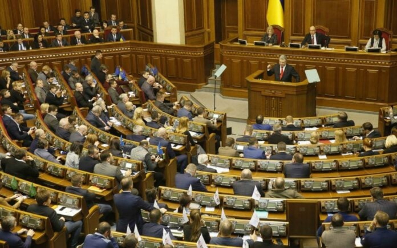 Ποιος θα σταματήσει τους Ουκρανούς ολιγάρχες;