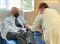 Πρέσβης Ισραήλ Ν. Κατς: Έδωσε αίμα για τους τραυματίες – «Όλοι μπορούμε να βοηθήσουμε»