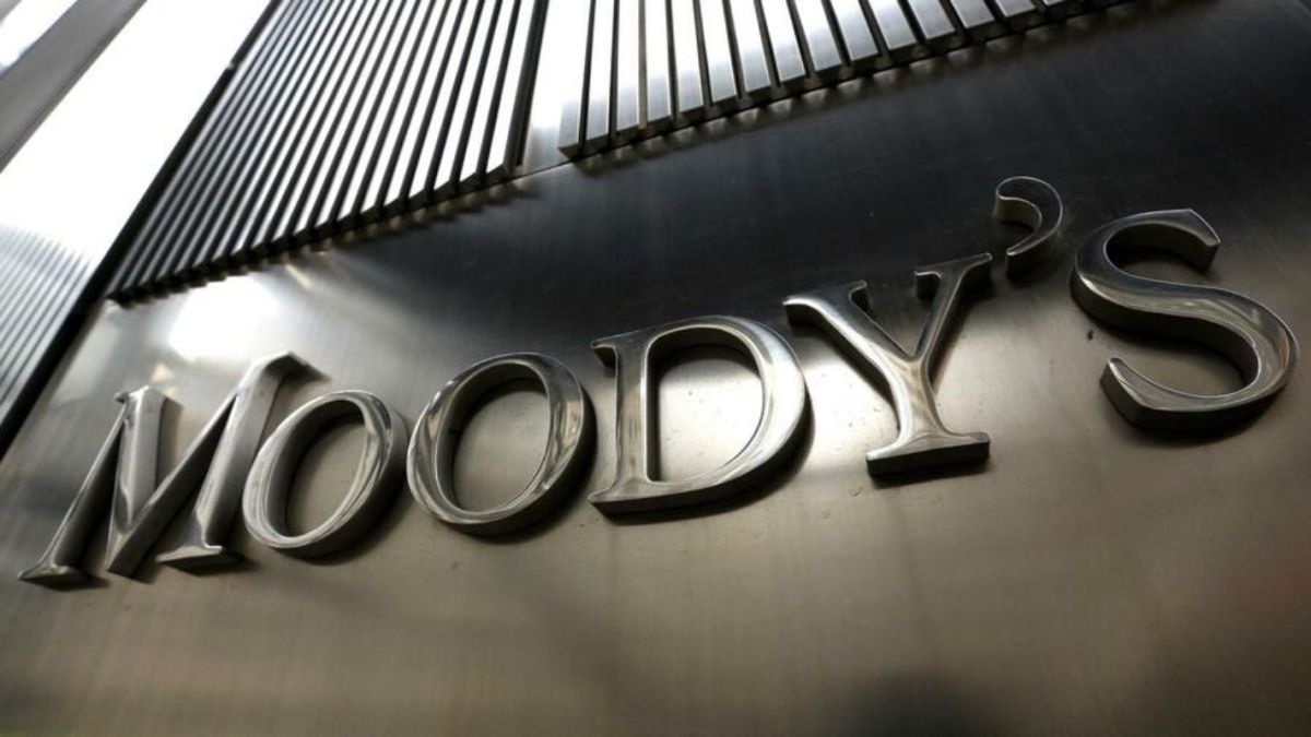 Moody’s: Η ισχυρή πιστωτική ανάπτυξη και τα υψηλότερα επιτόκια ενισχύουν τις ελληνικές τράπεζες