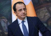 Νίκος Χριστοδουλίδης: Ήρθε στην Αθήνα με εμπορική πτήση – Το προεδρικό σκάφος παρουσίασε πρόβλημα