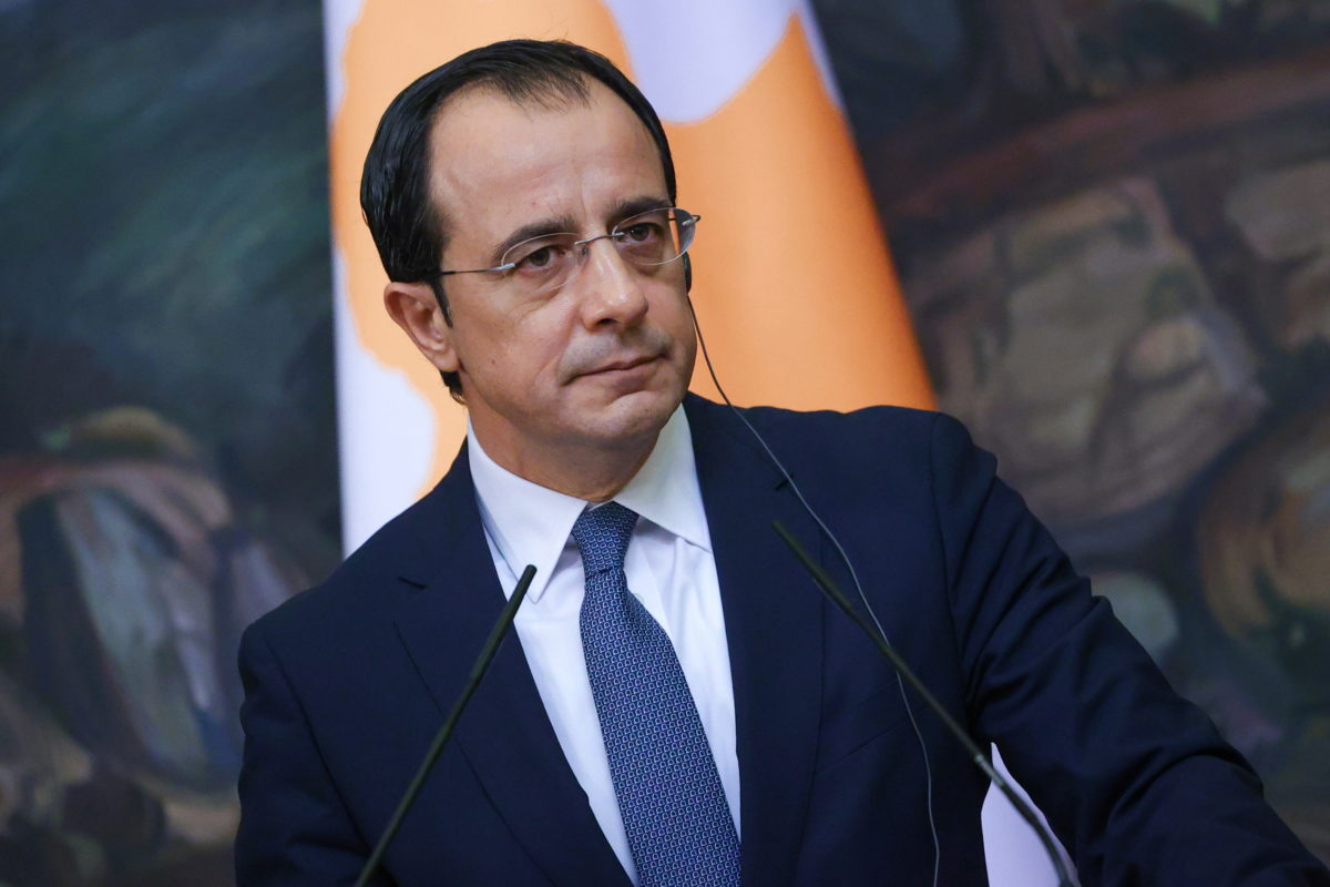 Νίκος Χριστοδουλίδης: Ήρθε στην Αθήνα με εμπορική πτήση – Το προεδρικό σκάφος παρουσίασε πρόβλημα