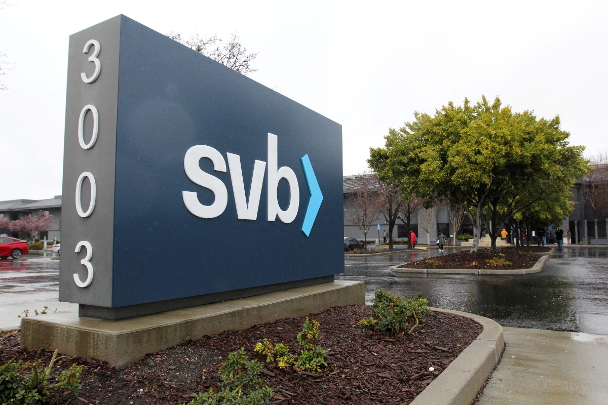 Στους εργαζόμενους της τράπεζας Silicon Valley Bank προσφέρθηκαν εργασία και μισθοί 45 ημερών