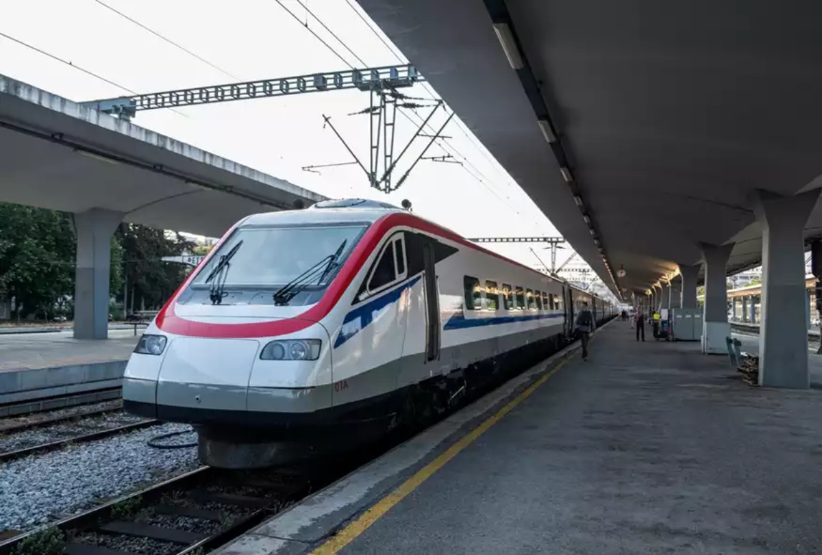Τέμπη: Από την ΤΡΑΙΝΟΣΕ στη Hellenic Train – Η πορεία και τα απόνερα μιας ιδιωτικοποίησης