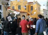 Παρέμβαση του Ρουβίκωνα στο σπίτι του Κώστα Καραμανλή