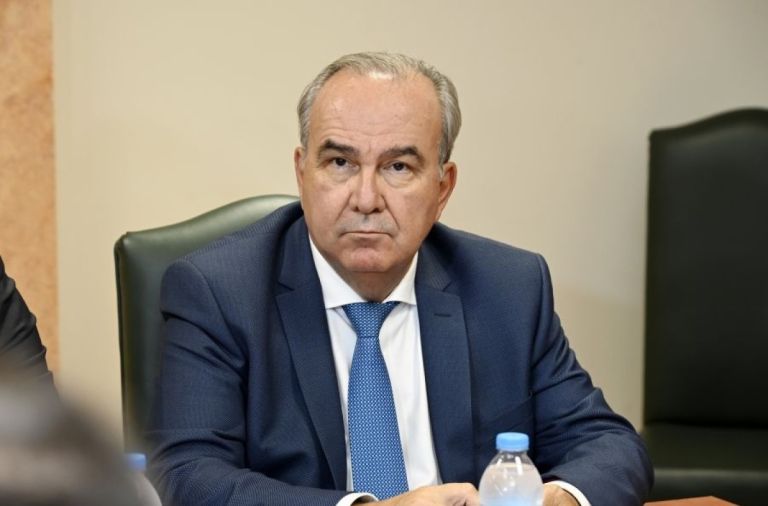 Παπαθανάσης: Ο ΣΥΡΙΖΑ κανιβαλίζει