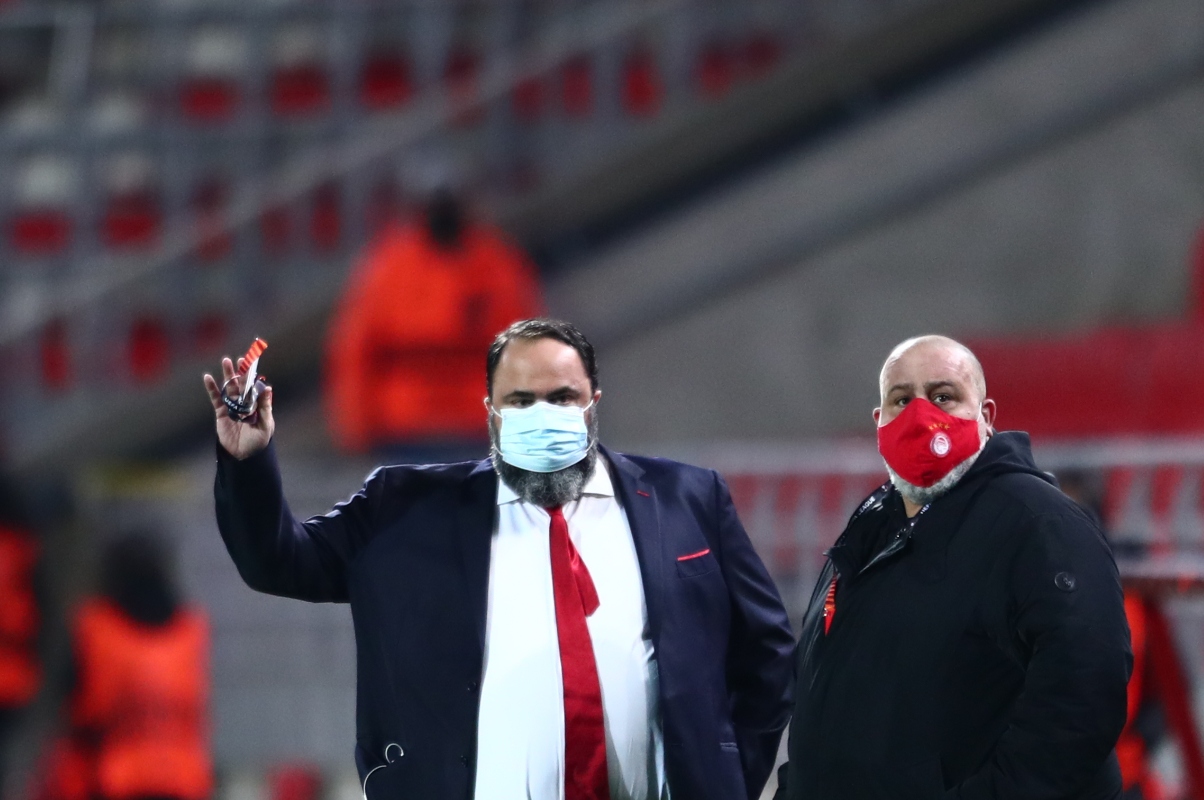 Μαρινάκης και Καραπαπάς στα γραφεία της ΕΠΟ για τη διαιτησία