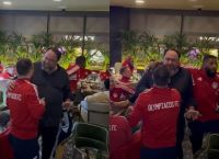Οι παίκτες του Ολυμπιακού πήγαν για φαγητό στο νέο μαγαζί “Καλά Καθούμενα” μετά τη νίκη με την ΑΕΚ
