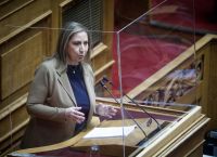Ξενογιαννακοπούλου: “Ανεπαρκής και ψηφοθηρική η αύξηση του κατώτατου μισθού”