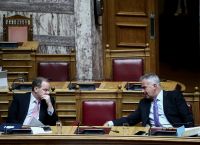 Κόντρα για τηλεδιοίκηση και σύμβαση «717» στην Επιτροπή Θεσμών και Διαφάνειας