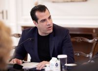Σύγκρουση τρένων – Πλεύρης: Στα νοσοκομεία 14 τραυματίες, 7 σε ΜΕΘ και 4 διασωληνωμένοι