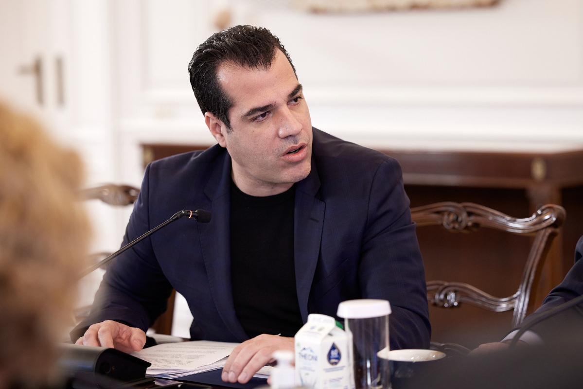 Σύγκρουση τρένων – Πλεύρης: Στα νοσοκομεία 14 τραυματίες, 7 σε ΜΕΘ και 4 διασωληνωμένοι