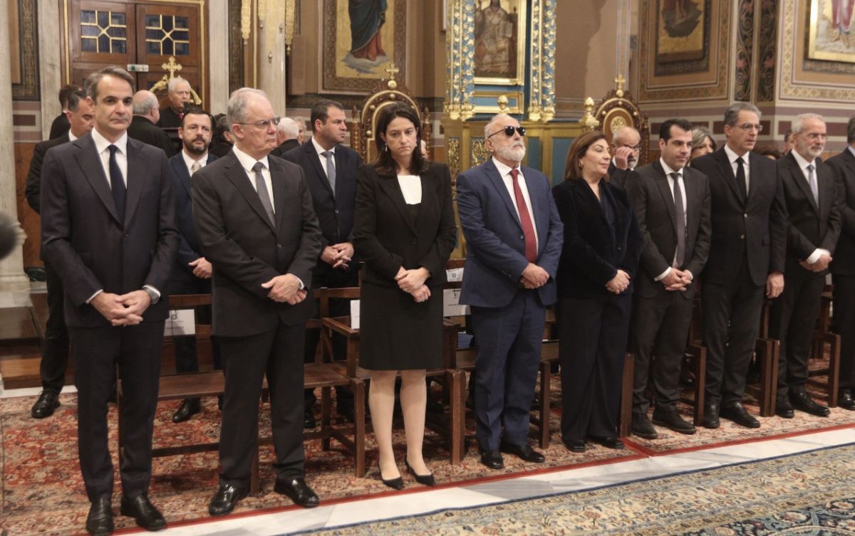Μνημόσυνο για τα θύματα των Τεμπών: Στη Μητρόπολη Αθηνών Σακελλαροπούλου και Μητσοτάκης