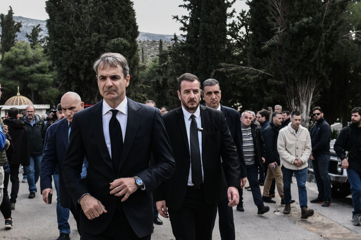 Τέμπη: Στην κηδεία του μηχανοδηγού Σπύρου Βούλγαρη βρέθηκε ο πρωθυπουργός
