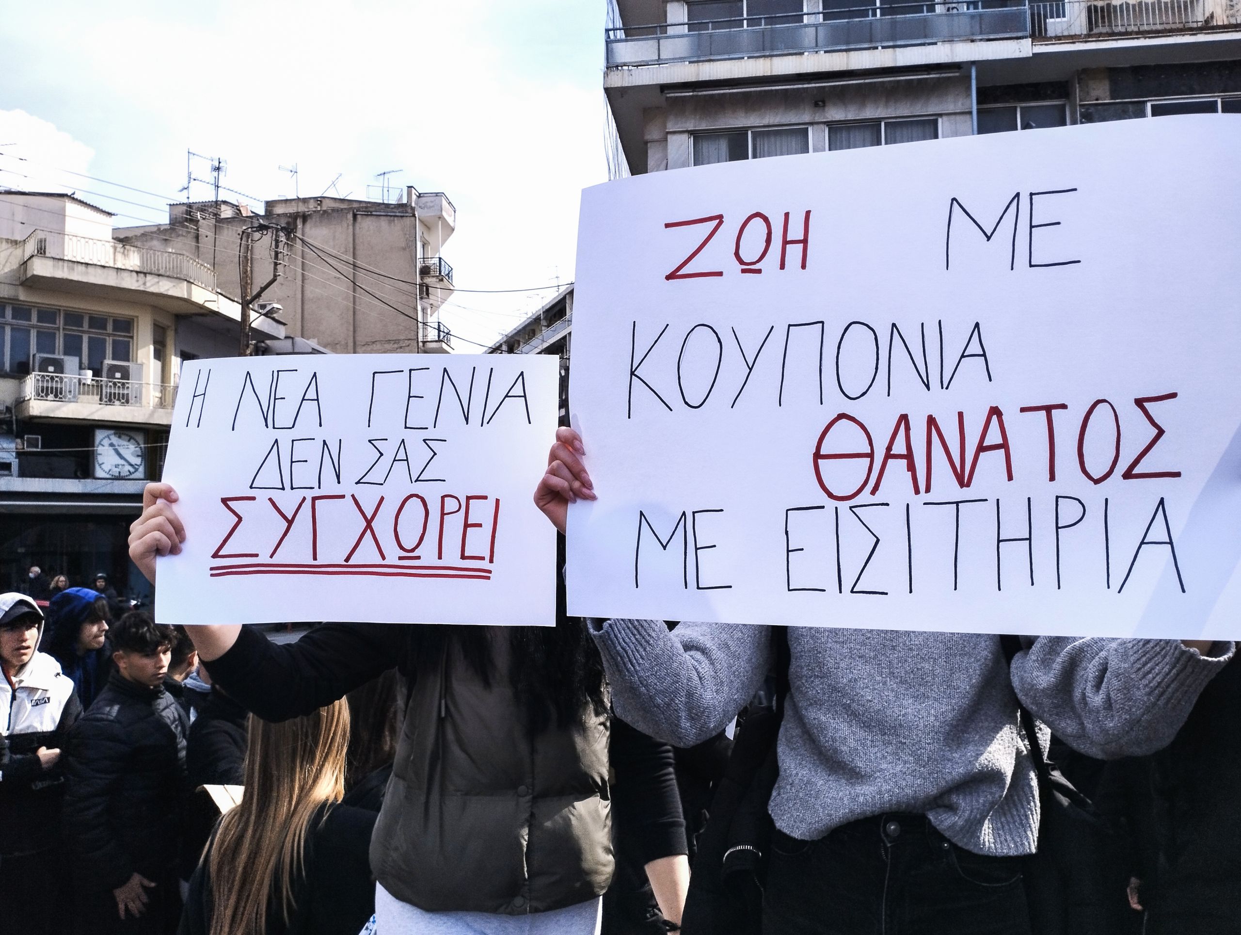 Τέμπη: Ο εφιάλτης της Ελίνας που σώθηκε από θαύμα – «Δεν ζούμε, απλά επιβιώνουμε»