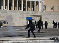 Απεργία Ελλάδα: Μολότοφ και χημικά στο Σύνταγμα [pics]
